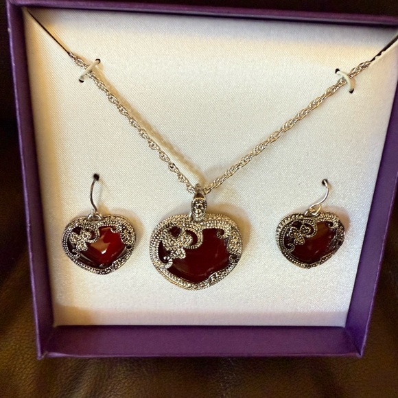 Jewelry - Unique heart-shaped detailed necklace & earrings set.NIB never worn.No callouts